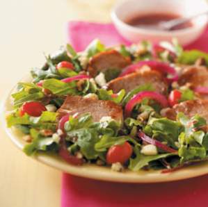 Varm svinekjøtt og bringebær salat / Stovetop - en tallerken